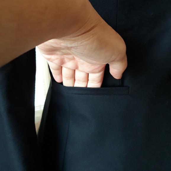 Aritzia Babaton black blazer 3/4 sleeves - Picture 5 of 9